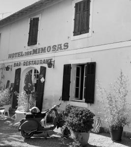 a scooter parked in front of a building at Maison Les Mimosas in Rayol-Canadel-sur-Mer