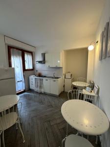 Kuchyň nebo kuchyňský kout v ubytování Residenza Cisanello