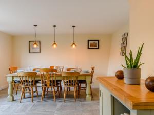 a dining room with a table and chairs at 3 Bed in Crich 78717 in Crich