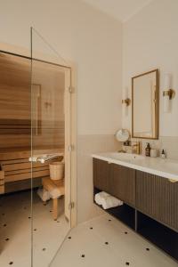 Koupelna v ubytování Design Hotel zum Hirschen Salzburg