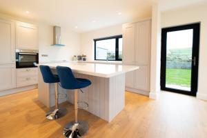 Кухня или кухненски бокс в Dingle Way Rest ,Luxury holiday home