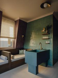 Postel nebo postele na pokoji v ubytování Design Hotel zum Hirschen Salzburg