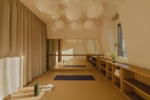 Postel nebo postele na pokoji v ubytování Design Hotel zum Hirschen Salzburg