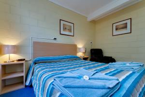 Postel nebo postele na pokoji v ubytování Enfield Motel