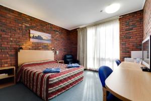 Postel nebo postele na pokoji v ubytování Enfield Motel
