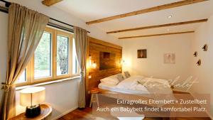 Ένα ή περισσότερα κρεβάτια σε δωμάτιο στο Eichen-Chalet