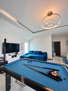 Et tv og/eller underholdning på Sea.Teepakpoolvilla