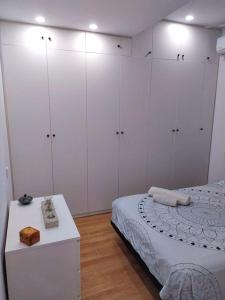 Cama o camas de una habitación en Casa con jardín