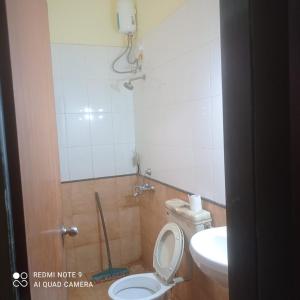 a bathroom with a toilet and a sink at 2 bhk dream resort porvorim in Old Goa