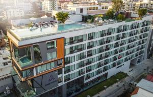 an aerial view of a building with a swimming pool at Amethyst Hotel Pattaya in Pattaya