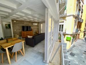 TV a/nebo společenská místnost v ubytování Apartamento 4pax en pleno centro Plaza Salvador + 10 fotografií
