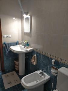 a bathroom with a sink and a toilet at El rinconcito de Aldán in Aldán