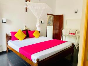 Rúm í herbergi á Mali Guest House