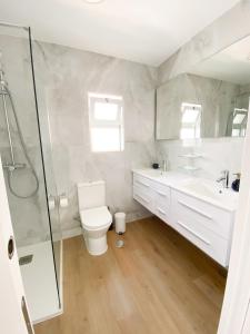 a bathroom with a toilet and a sink and a shower at Casa Rostam - Duplex avec Terrasses - Ferragudo in Ferragudo +11 photos