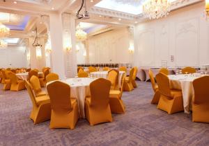Restaurace v ubytování Karan Sharq for Hotel Apartments Company + 65 fotografií