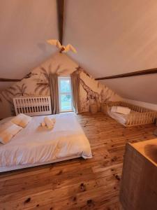 a bedroom with two beds and a window at Magnifique maison au cœur d'un jardin paysager in Breuillet