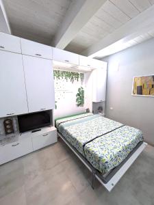 a bedroom with a bed and white cabinets at Le Rocche Valnerina Residence in Ferentillo