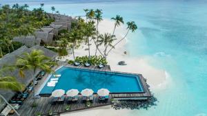 Bazén v ubytování Fushifaru Maldives with 50 percent off on sea plane roundtrip 04 nights & above nebo v jeho okolí