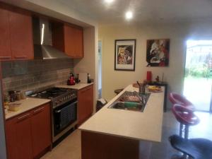 Kuchyň nebo kuchyňský kout v ubytování Bali Inspired home