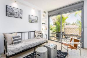 MAMAD Seaside Luxury 3BR with Rooftop and Parking