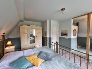 a bedroom with a large bed and a staircase at Pommernhaus Forsthaus Rieth am See, Sauna, Kamin, Ruderboot in Rieth