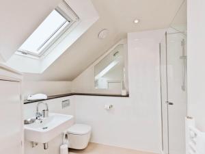 a bathroom with a sink toilet and a mirror at Your Space Apartments - Cambridge Place in Cambridge +14 photos