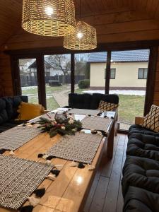 a living room with a wooden table and couches at FRIENDS HOUSE - Ізки 33 in Nizhniy Studenyy