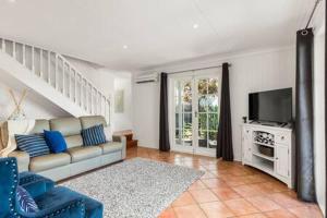 Pet Friendly Family Home In Brisbane - Relocations and Family Stays - Fast Internet - Parking - Netflix tesisinde bir oturma alanı