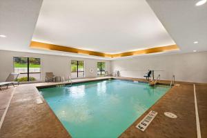 a swimming pool in a building with a ceiling at Comfort Suites Hudson I-94 in Hudson