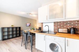 a kitchen with a counter and a washer and dryer at Fully-equipped apartment near the center of Lille in Lille