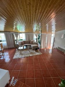 a living room with a couch on a tiled floor at Encantadora Casa cueva en Valsequillo in Las Palmas de Gran Canaria