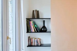 Η βιβλιοθήκη του διαμερίσματος +16 φωτογραφίες