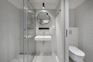Koupelna v ubytování Apartmány Velká Morava + 37 fotografií