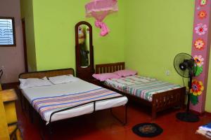 Un pat sau paturi într-o cameră la Randeniya Rest inn please call befor e booking