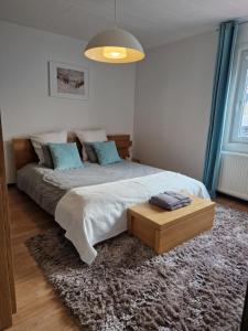 Katil atau katil-katil dalam bilik di Modern and luxurious house -13 min by train from Gothenburg