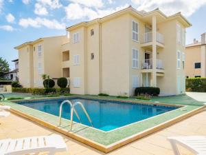 Bazén v ubytování Apartamento playa 2 Fassers piscina Port Pollensa nebo v jeho okolí