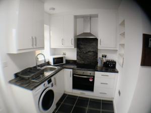 Dapur atau dapur kecil di Pinewood Guest House +14 gambar