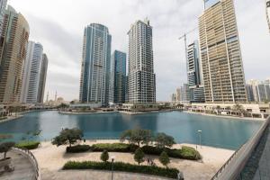 Naktsmītnes Luxurious 2-bdapt Jlt 9 Mins Walk To Dmcc Metro Dubaijā fotogalerijas attēls