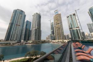 Naktsmītnes Luxurious 2-bdapt Jlt 9 Mins Walk To Dmcc Metro Dubaijā fotogalerijas attēls