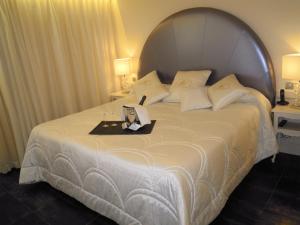 Postel nebo postele na pokoji v ubytování Auberge de Cassagne & Spa