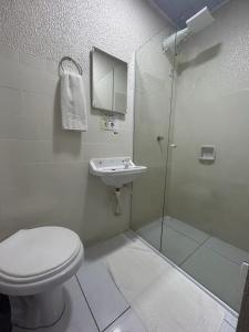 Koupelna v ubytování Hotel Pax + 28 fotografií