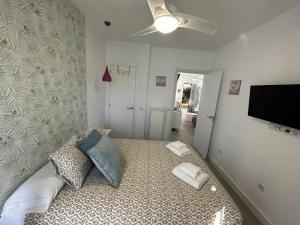 Posteľ alebo postele v izbe v ubytovaní Apartamento con jardín privado