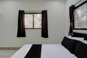 Säng eller sängar i ett rum på OYO RM GUEST HOUSE