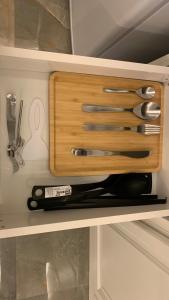 a wooden drawer with knives and other kitchen utensils at شقه (غرفه+صاله)مطله على المركز المالي بدخول ذاتي in Riyadh