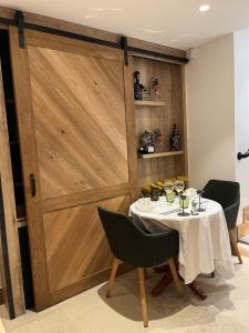 a dining room with a wooden sliding door at Logis Le Marronnier in Buffon