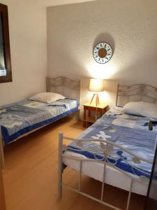 En eller flere senge i et værelse på Le Lamparo entre Port et Mer
