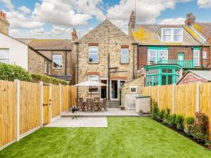 a backyard with a wooden fence and grass at 3 bed in Broadstairs 86736 in Broadstairs