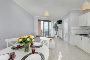 Kuchyňa alebo kuchynka v ubytovaní Apartamenty Horyzont SeaView by Rent like home