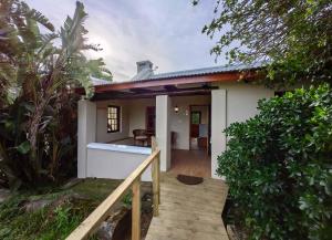 a home with a wooden walkway leading to the front door at Oyster Bay Lodge in Oyster Bay