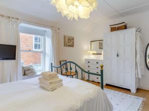Ένα ή περισσότερα κρεβάτια σε δωμάτιο στο 3 bed property in St Ives 85785